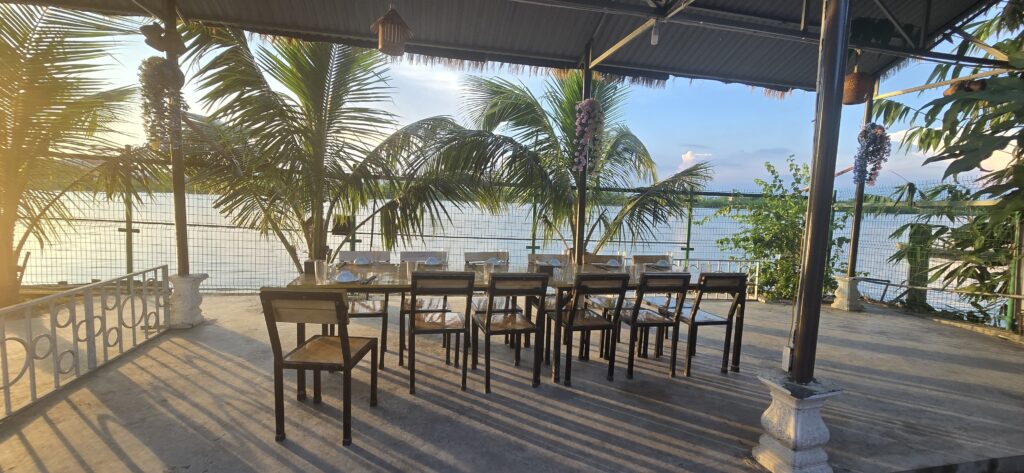 하이퐁 강변 식당 이미지